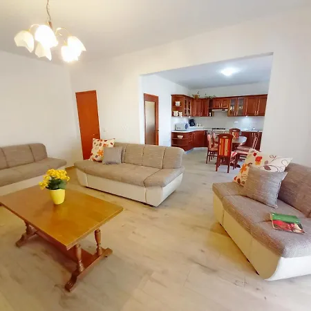 Tina & Denis Apartman *