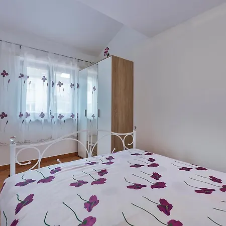 Tina & Denis Apartman *