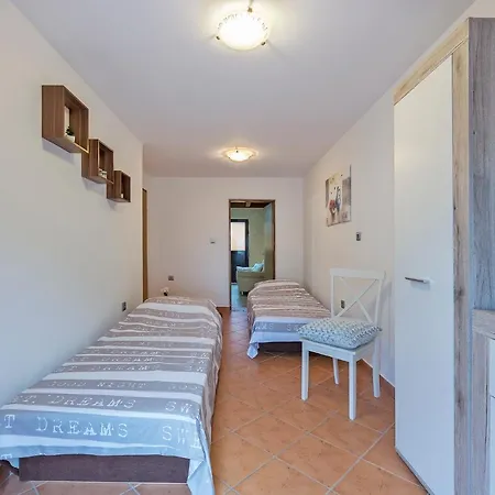 Tina & Denis Apartman *