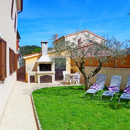 Tina & Denis Apartman *