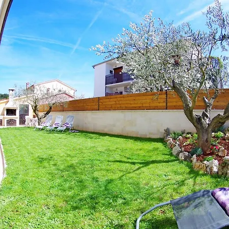 Tina & Denis Apartman Póla