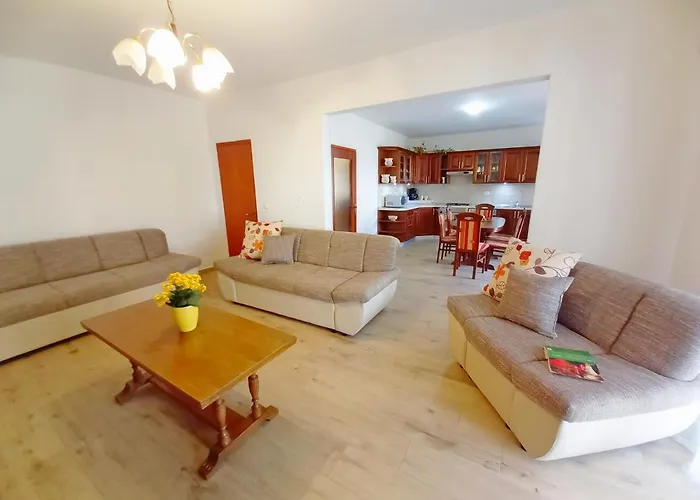 Tina & Denis Apartman *
